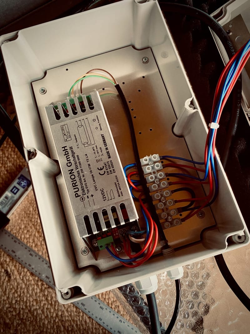 Electrical wiring for a UV sterilisation unit
