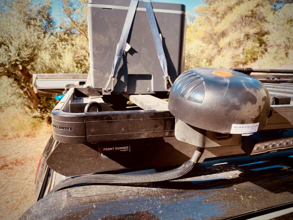 Image of a antenna to attach on the roof rack