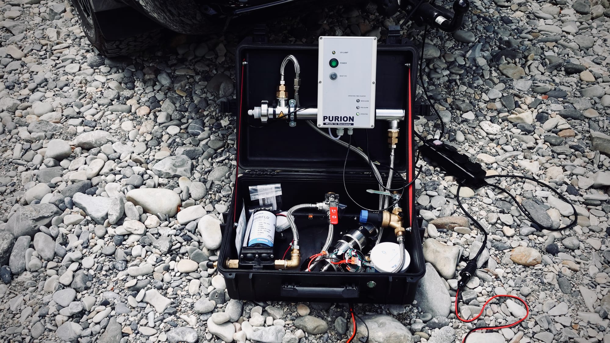 Portable filtration and sterilisation unit to produce drinking water